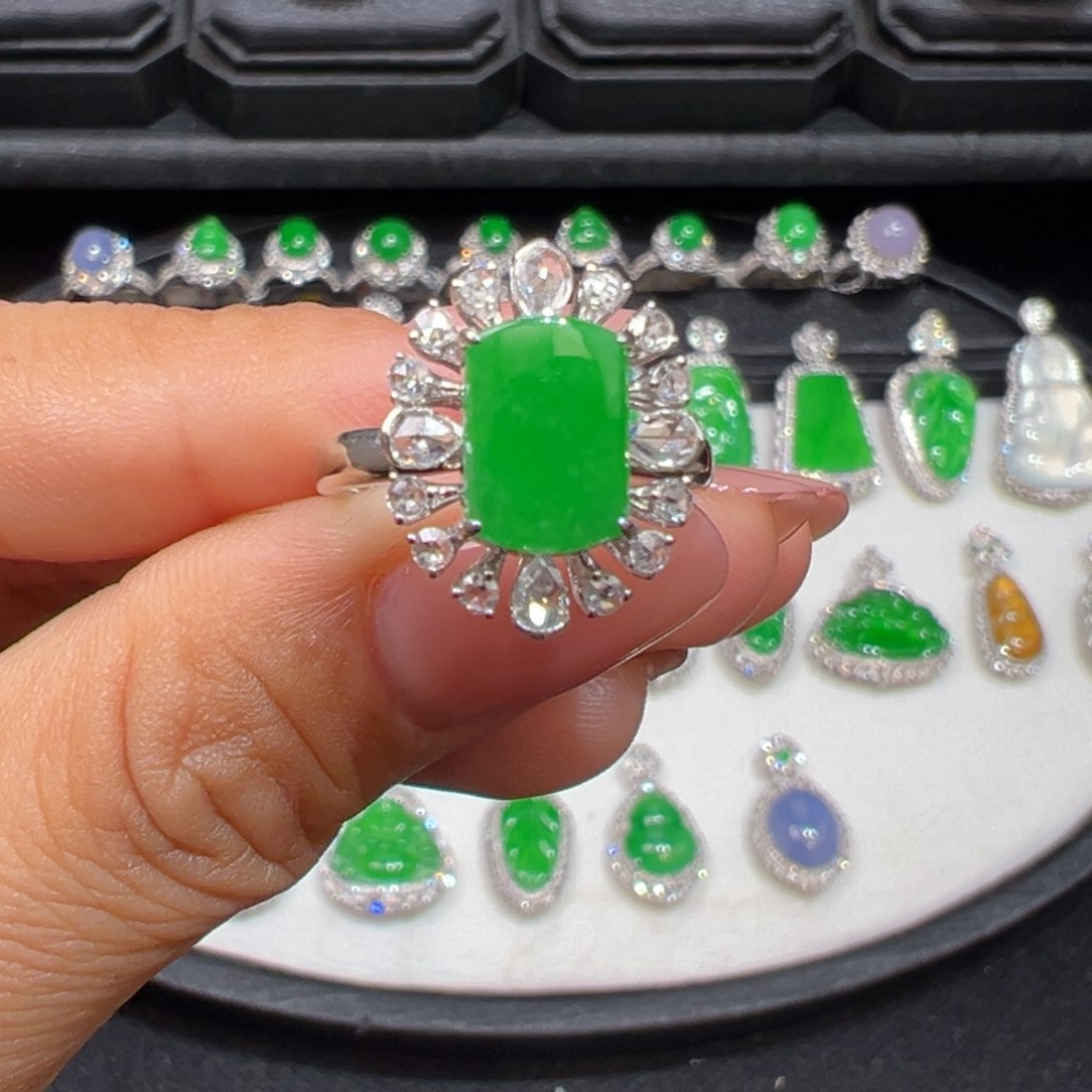 翡翠18K金镶嵌戒指收到货48小时鉴赏期