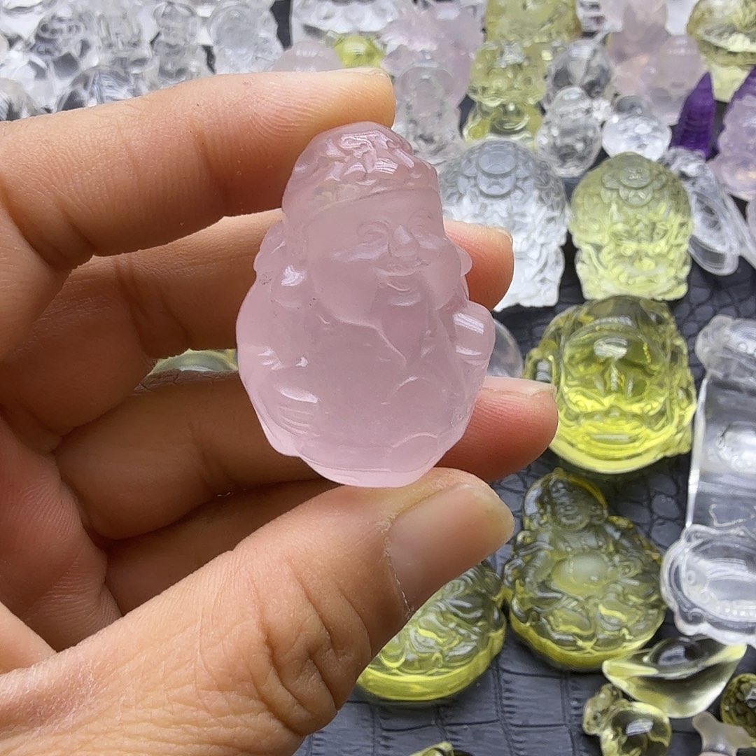 颈饰水晶未镶嵌摆件