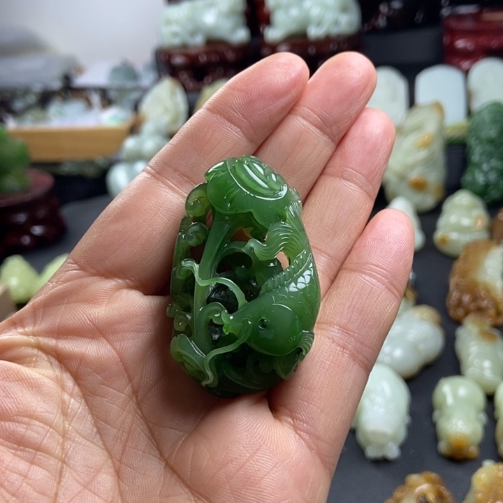 波***兰和田玉未镶嵌颈饰