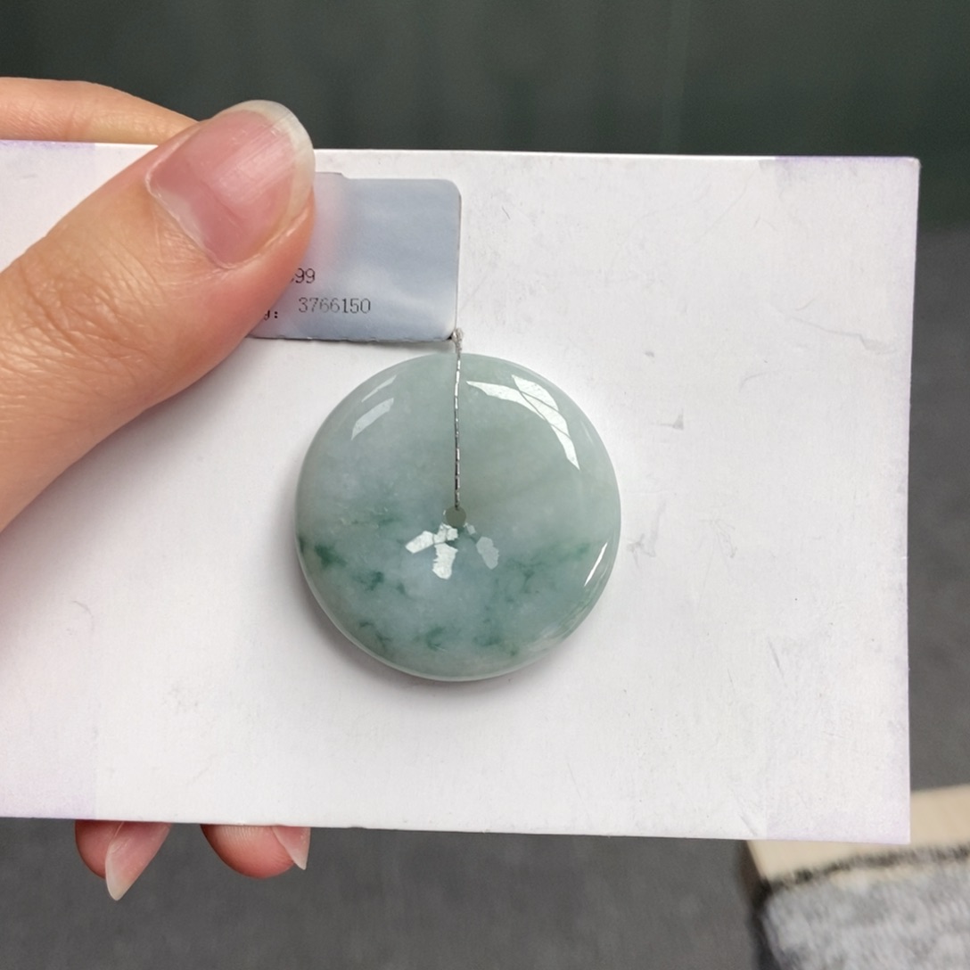 翡翠颈饰未镶嵌平安扣