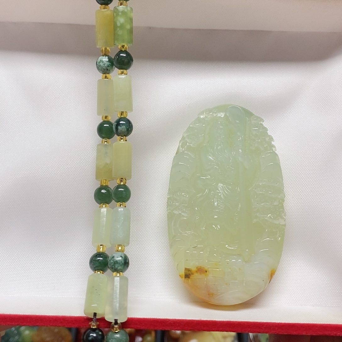 未镶嵌岫玉吊坠(赠链)莉**?