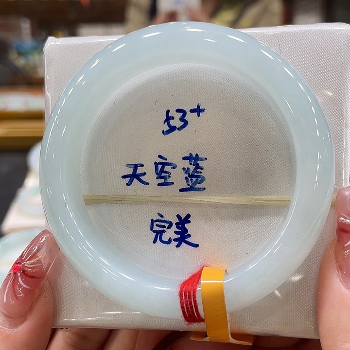 翡翠手镯未镶嵌翡翠手镯