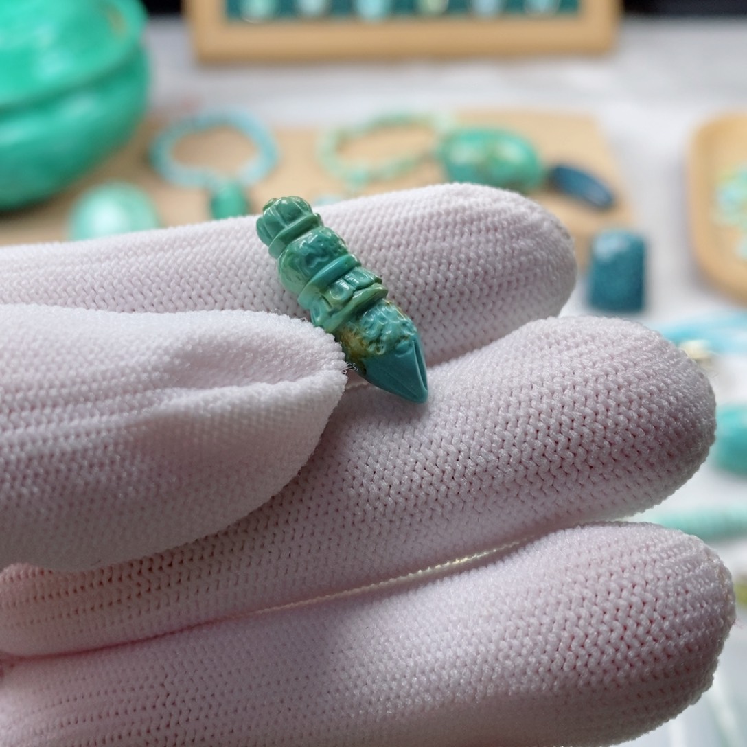 绿松石颈饰未镶嵌