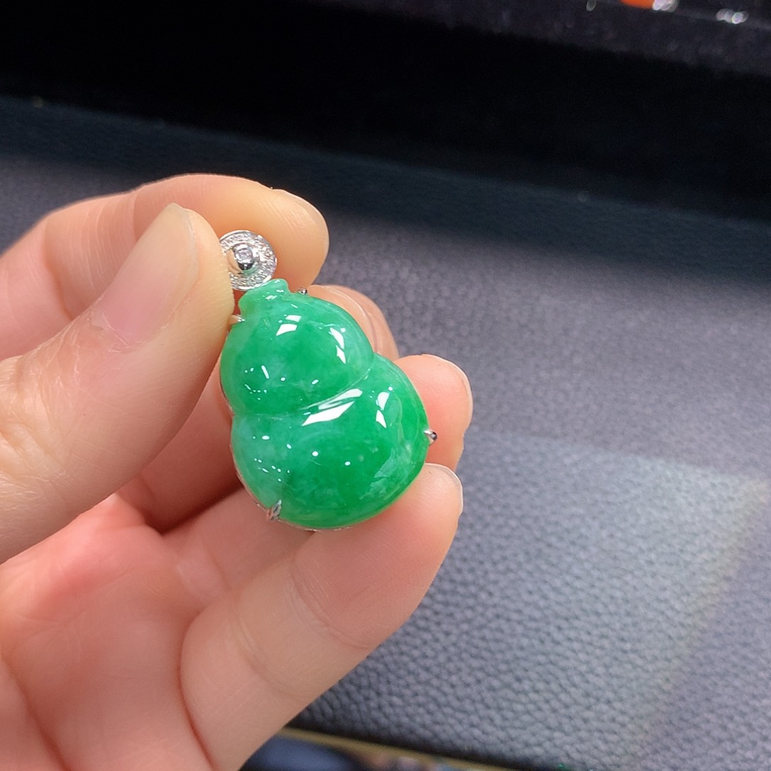 翡翠颈饰18K金镶嵌葫芦