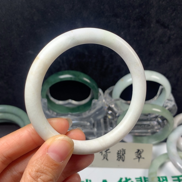 翡翠未镶嵌手镯31号。 58圈