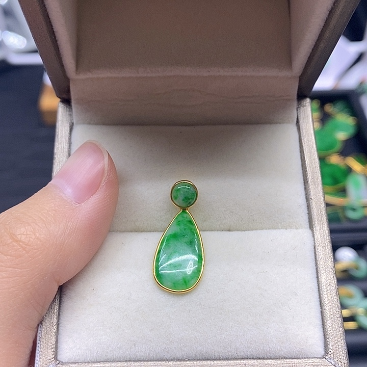 翡翠颈饰18K金镶嵌天然翡翠