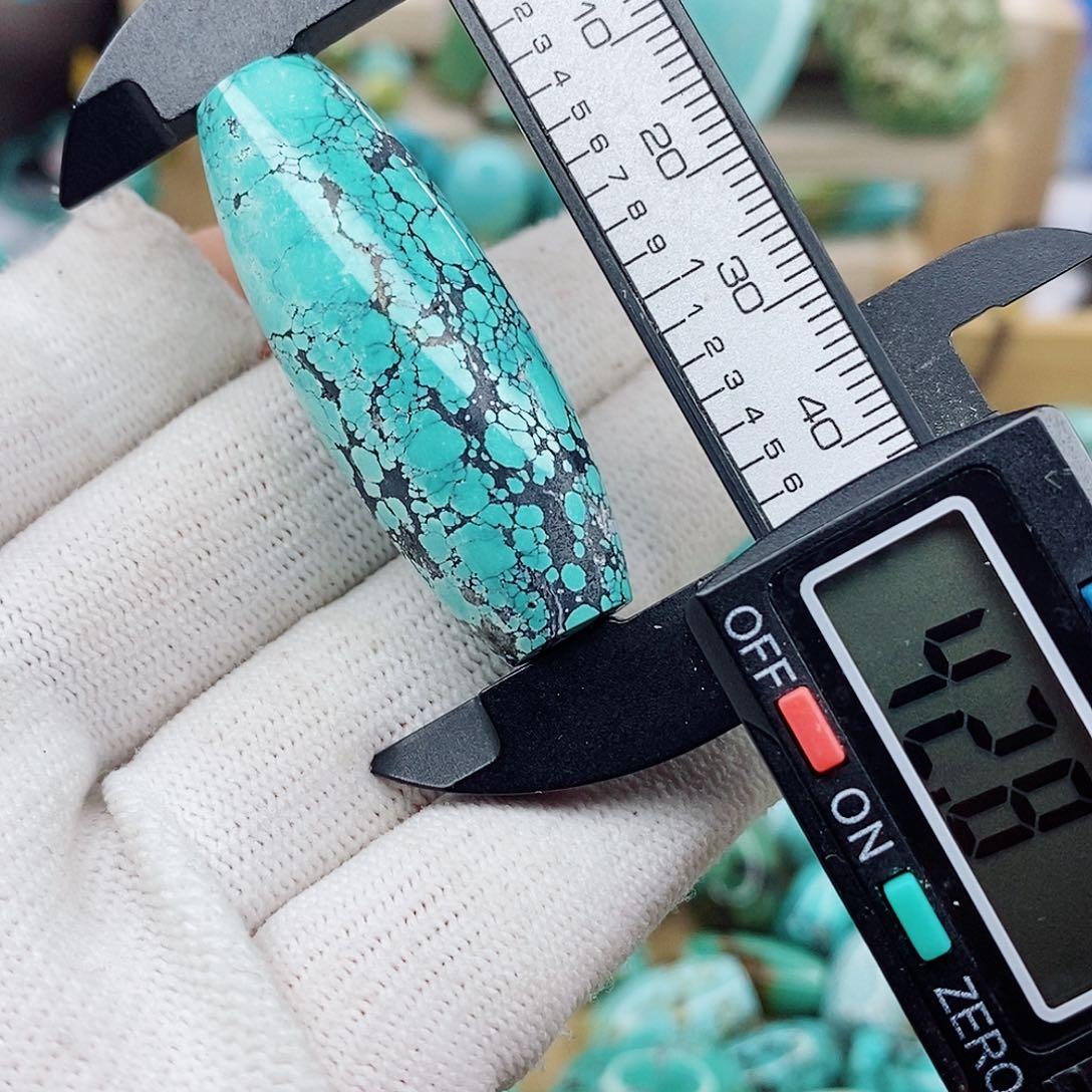 绿松石颈饰未镶嵌