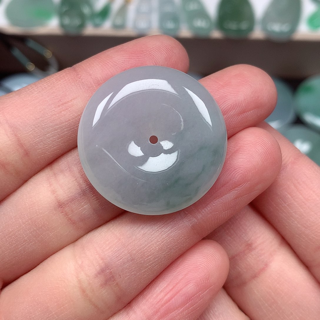 翡翠颈饰未镶嵌平安扣