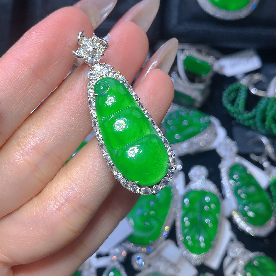 翡翠颈饰银S925镶嵌翡翠