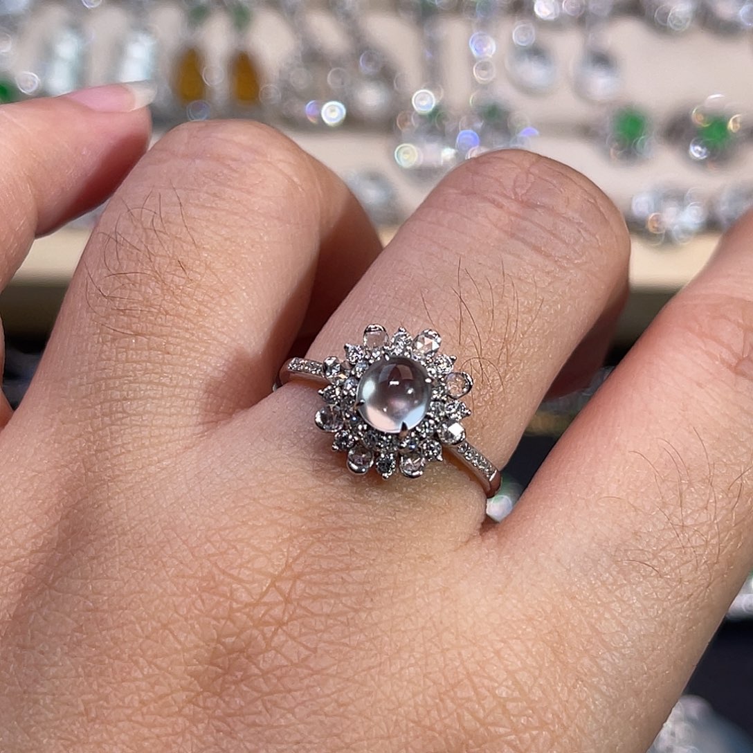 翡翠18K金镶嵌戒指玻璃种冰蛋