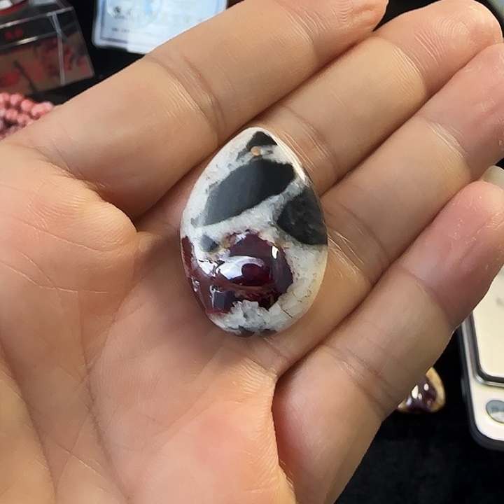 天然辰砂贵州万山天然大晶体朱砂吊坠正品