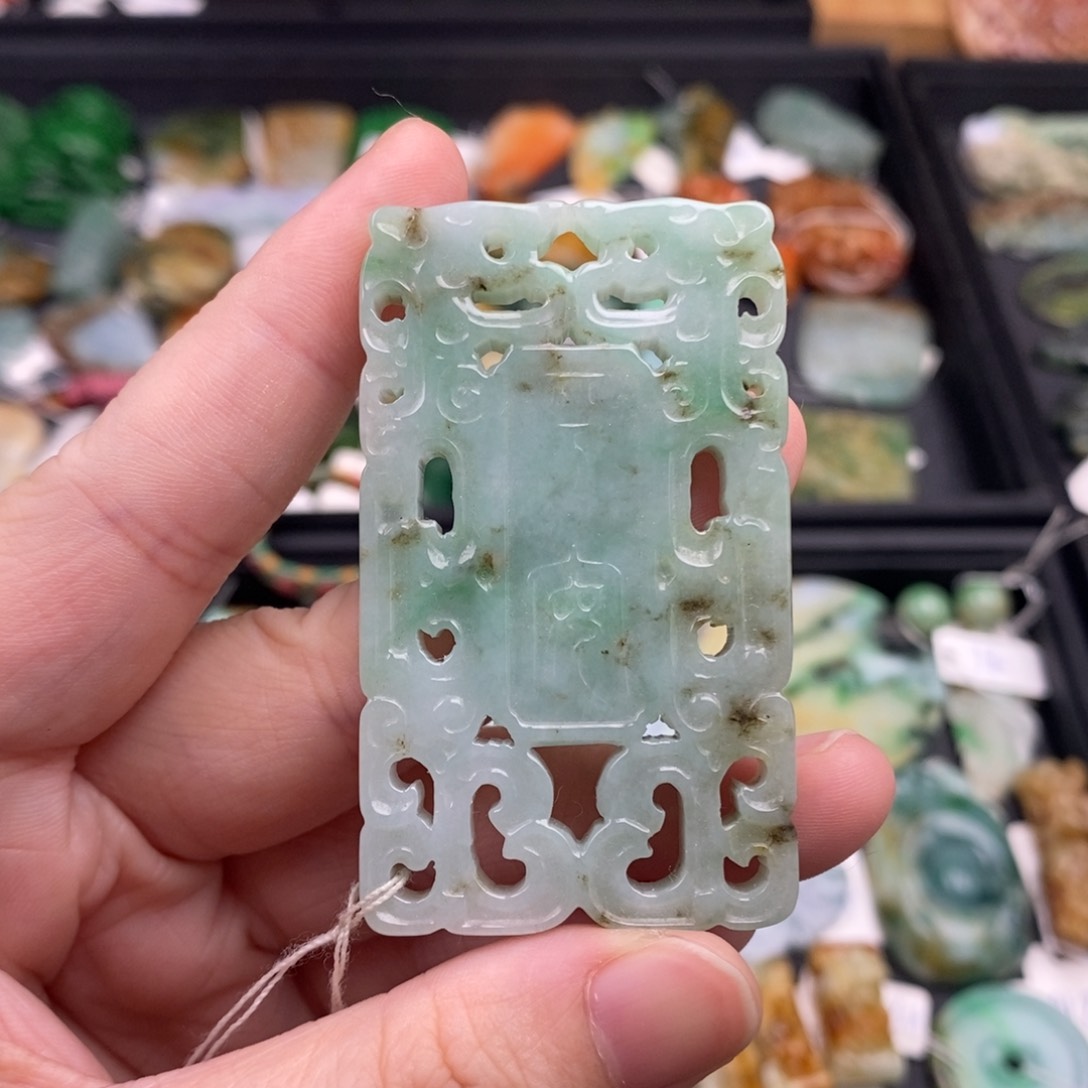 翡翠颈饰未镶嵌平安