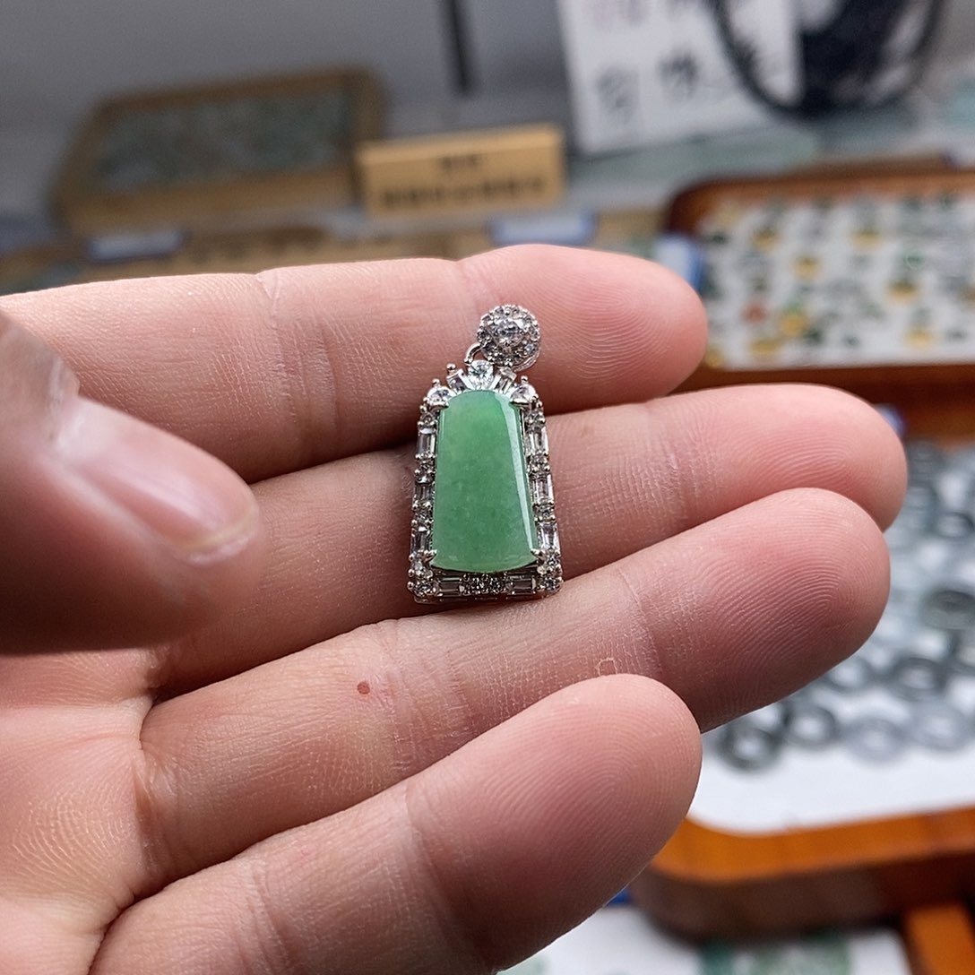 翡翠颈饰未镶嵌镶嵌无事牌