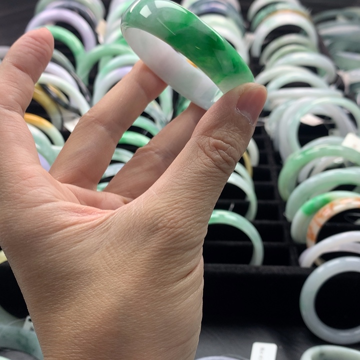 翡翠手镯未镶嵌【****】翡翠