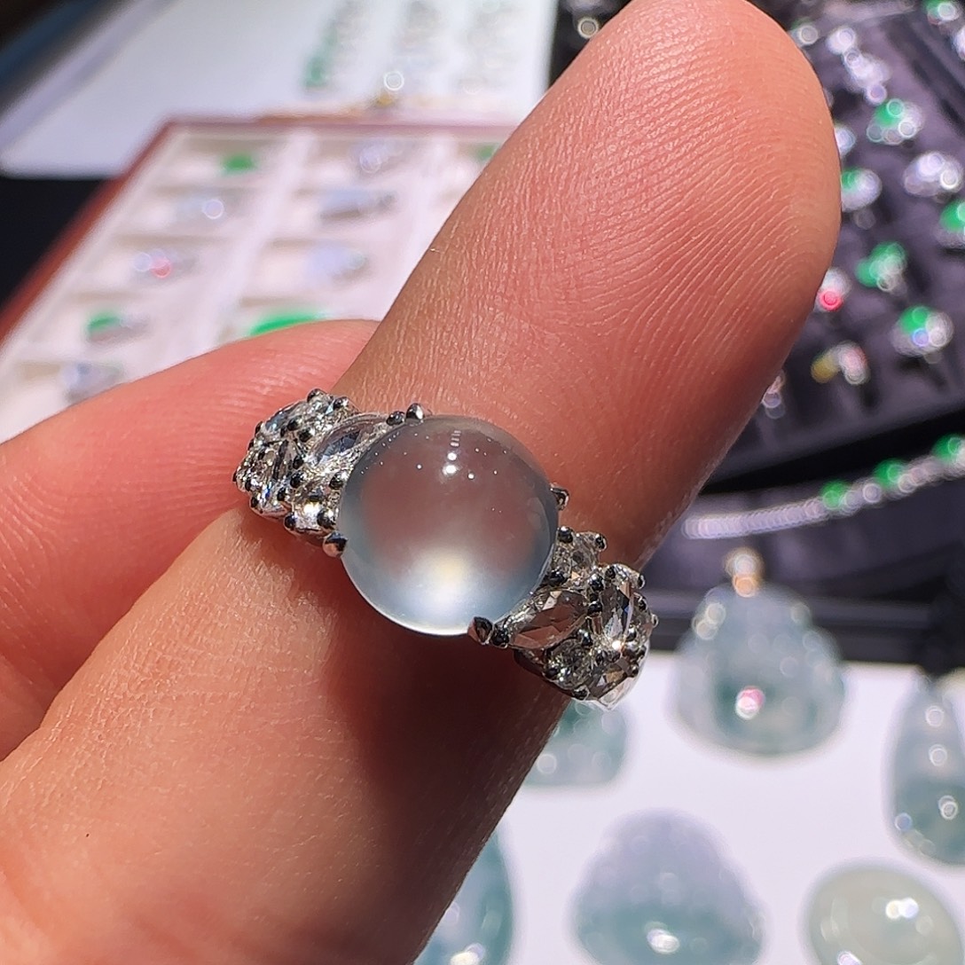 翡翠18K金镶嵌戒指