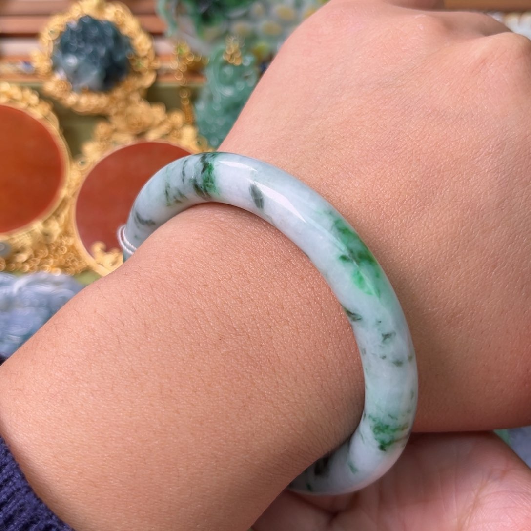 翡翠手镯未镶嵌带编织