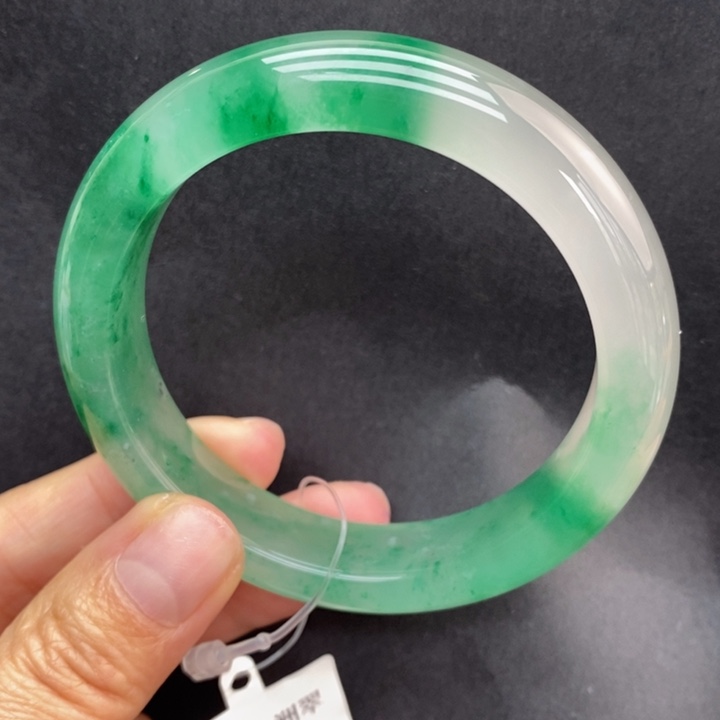 石英岩玉未镶嵌手镯