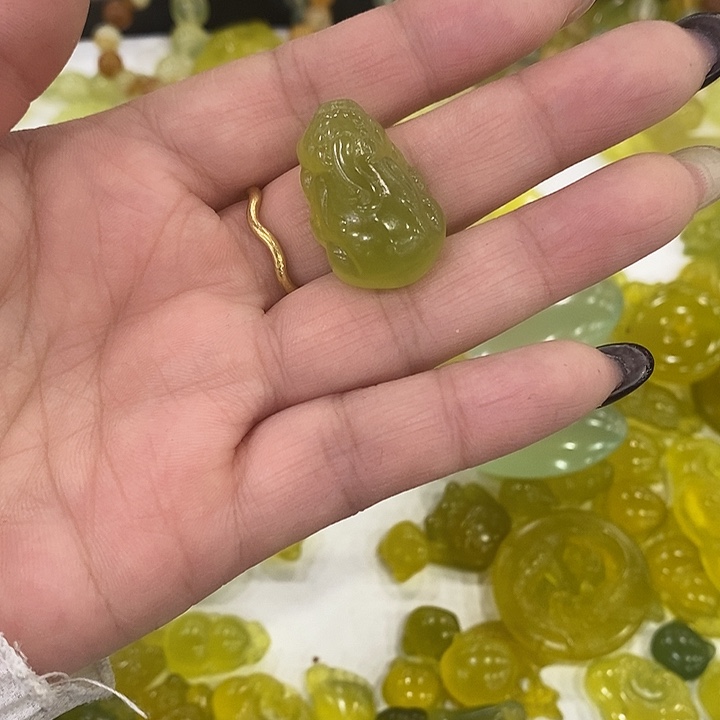 缠***镰蛇纹石玉合金颈饰