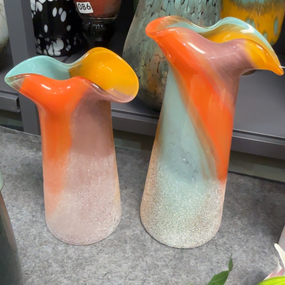 琉璃福利二级花瓶一对