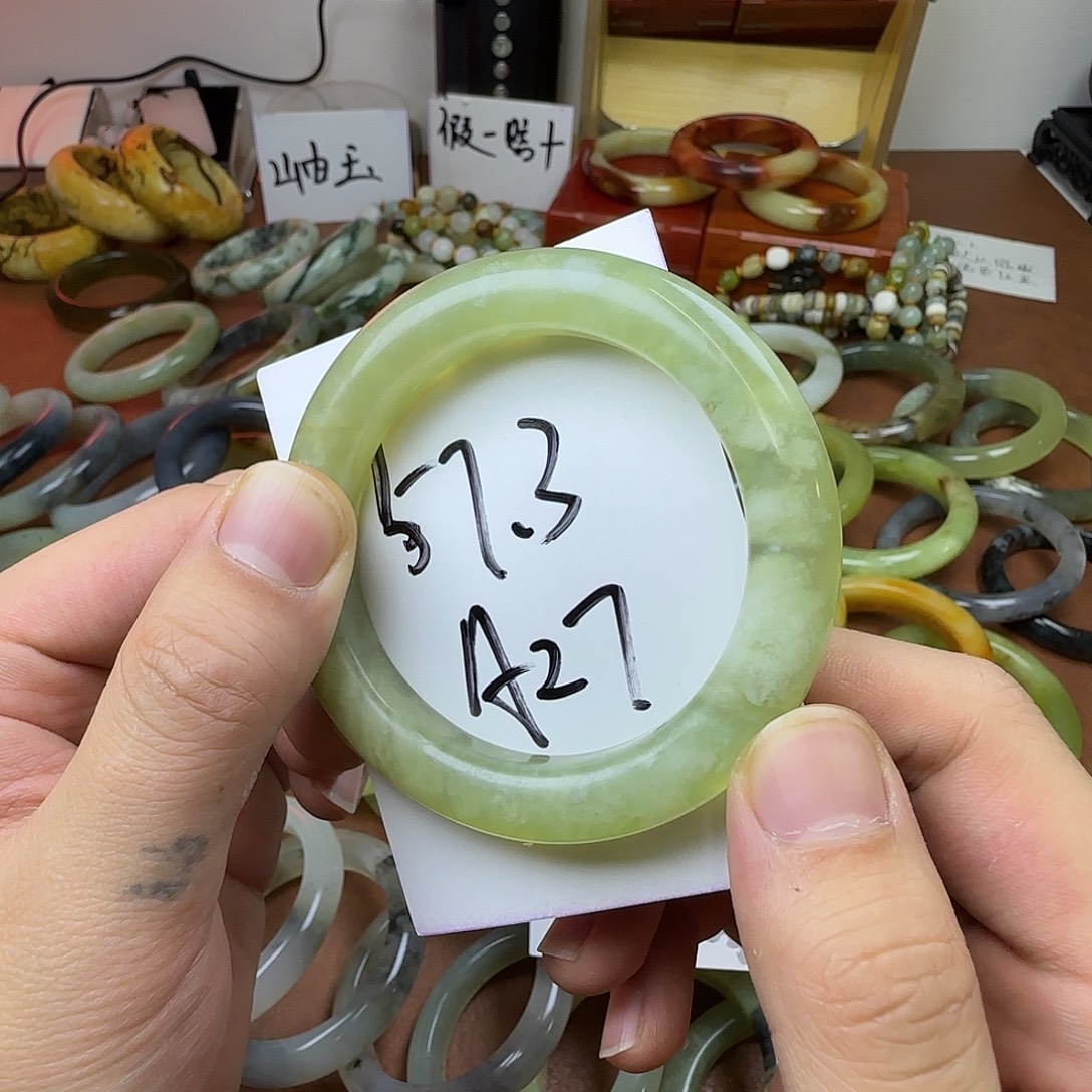 蛇纹石玉未镶嵌手镯