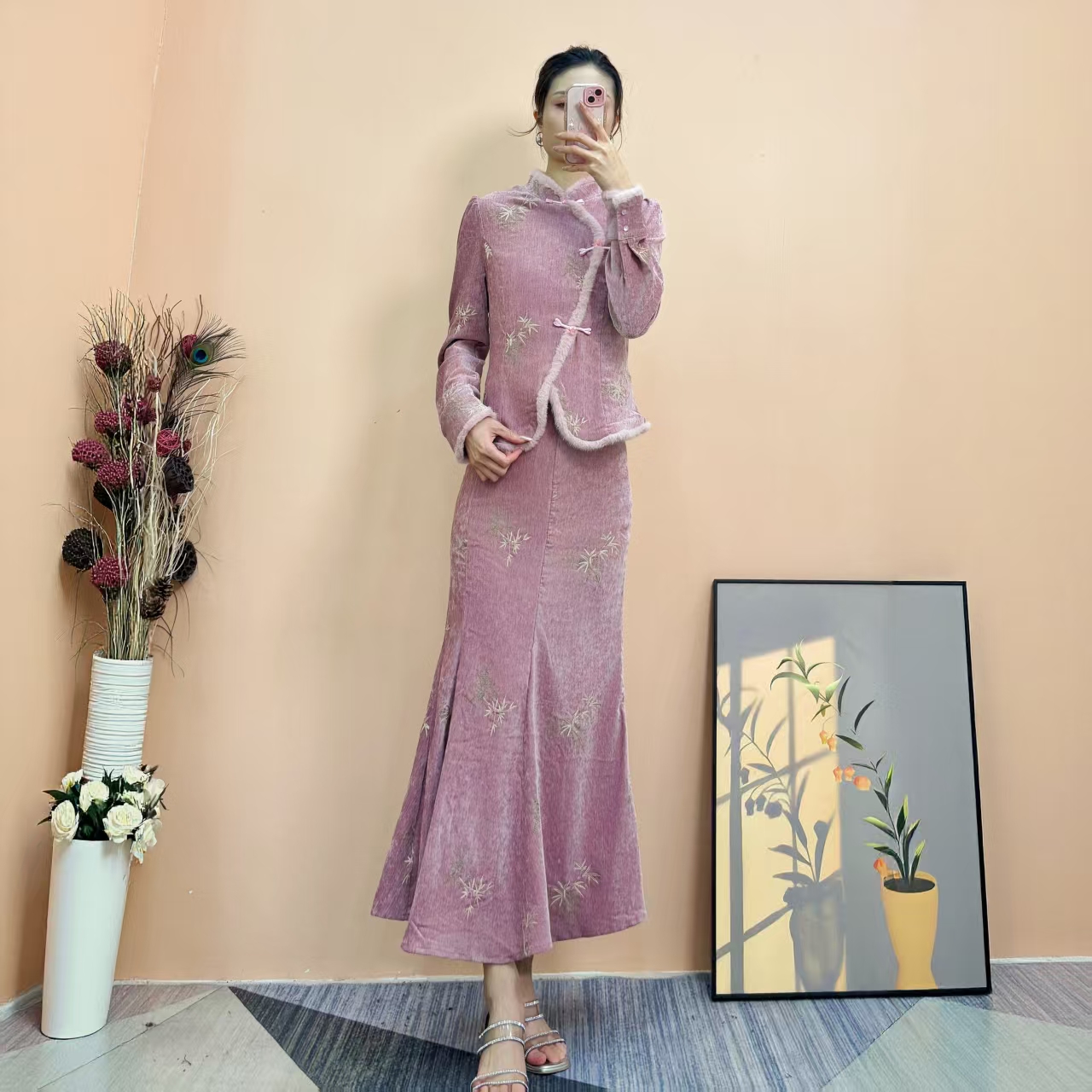 [依易原创]新中式气质温柔甜美风丝绒刺绣毛边优雅显瘦套装E1116