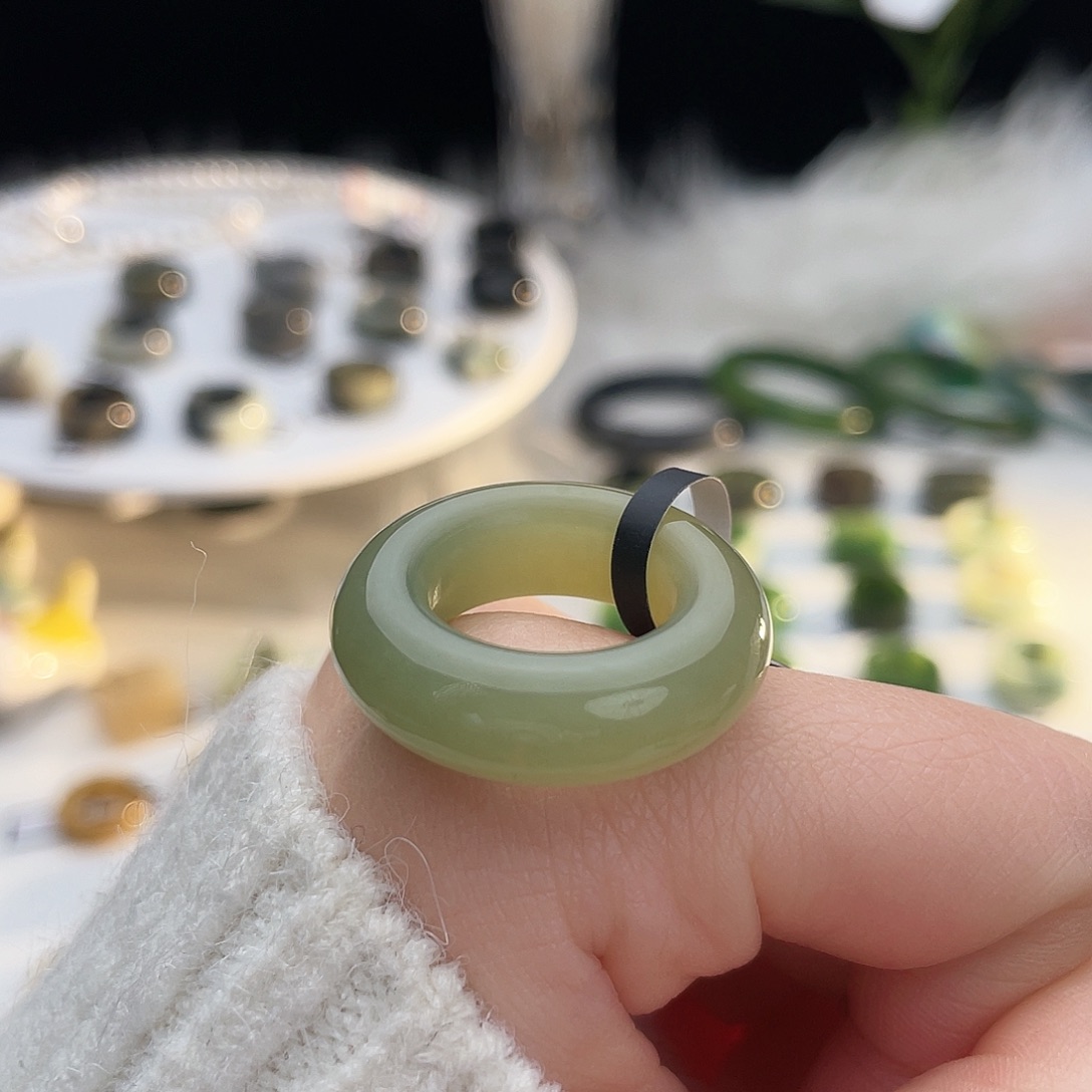 愛****和田玉未镶嵌戒指k2黄口轮胎16.2扩17.0 