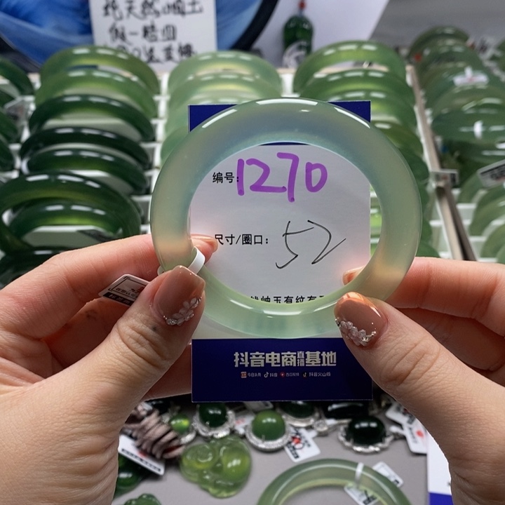 蛇纹石玉手镯未镶嵌?****e