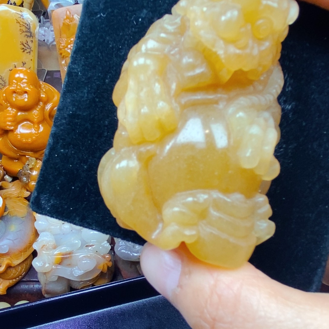 石英质玉（黄龙玉）未镶嵌颈饰