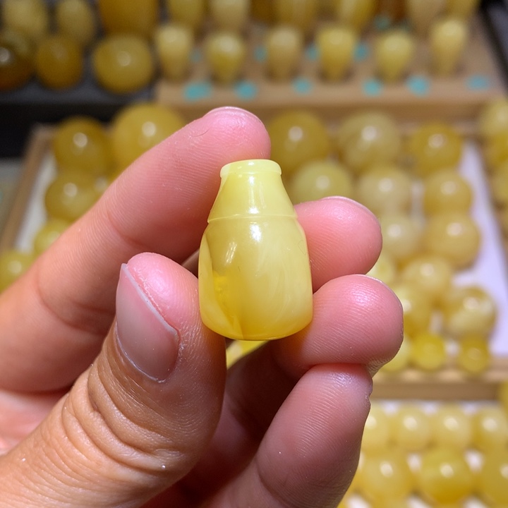 蜜蜡裸石未镶嵌天然俄料蜜蜡黄白花直切三通13.7