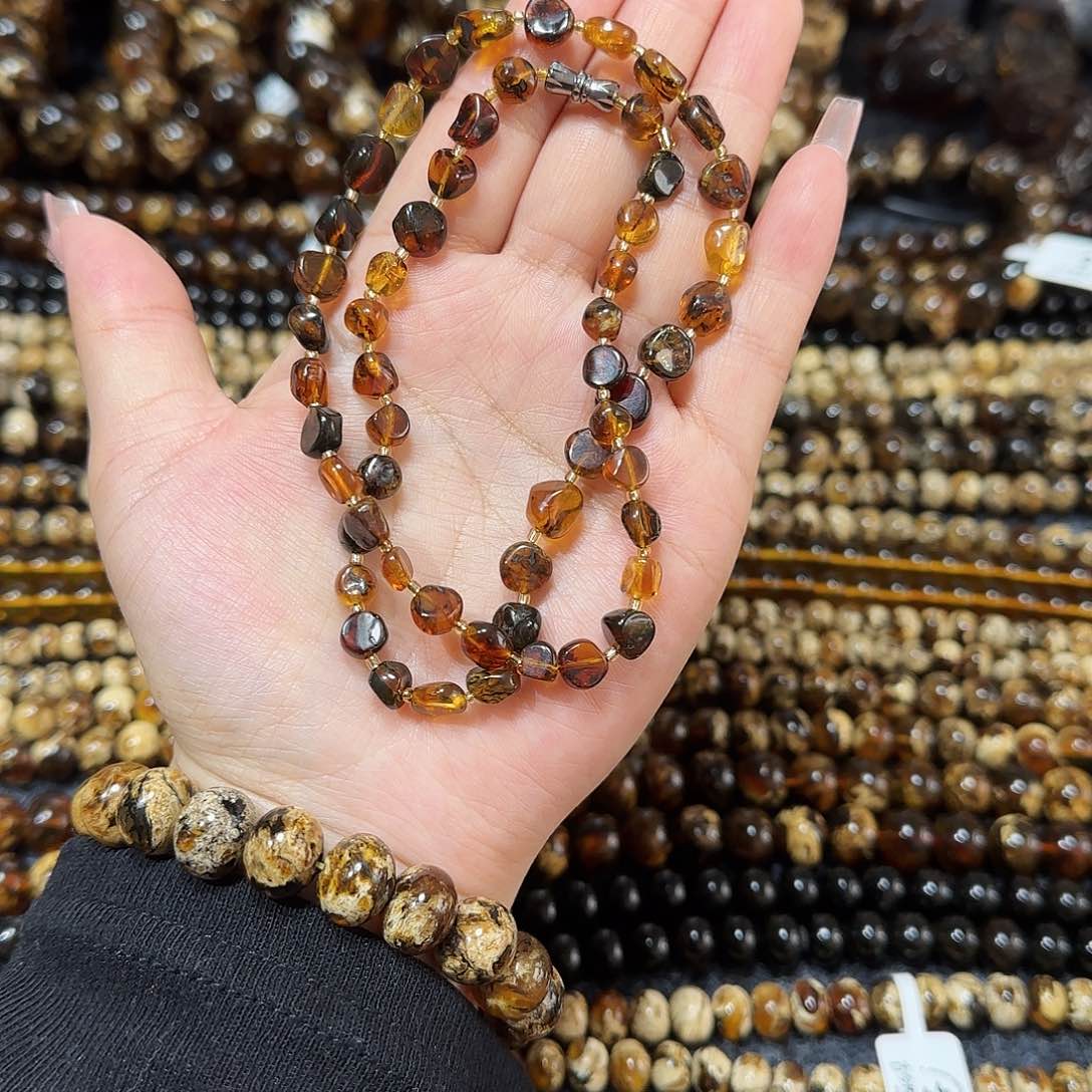 琥珀颈饰未镶嵌抚顺琥珀