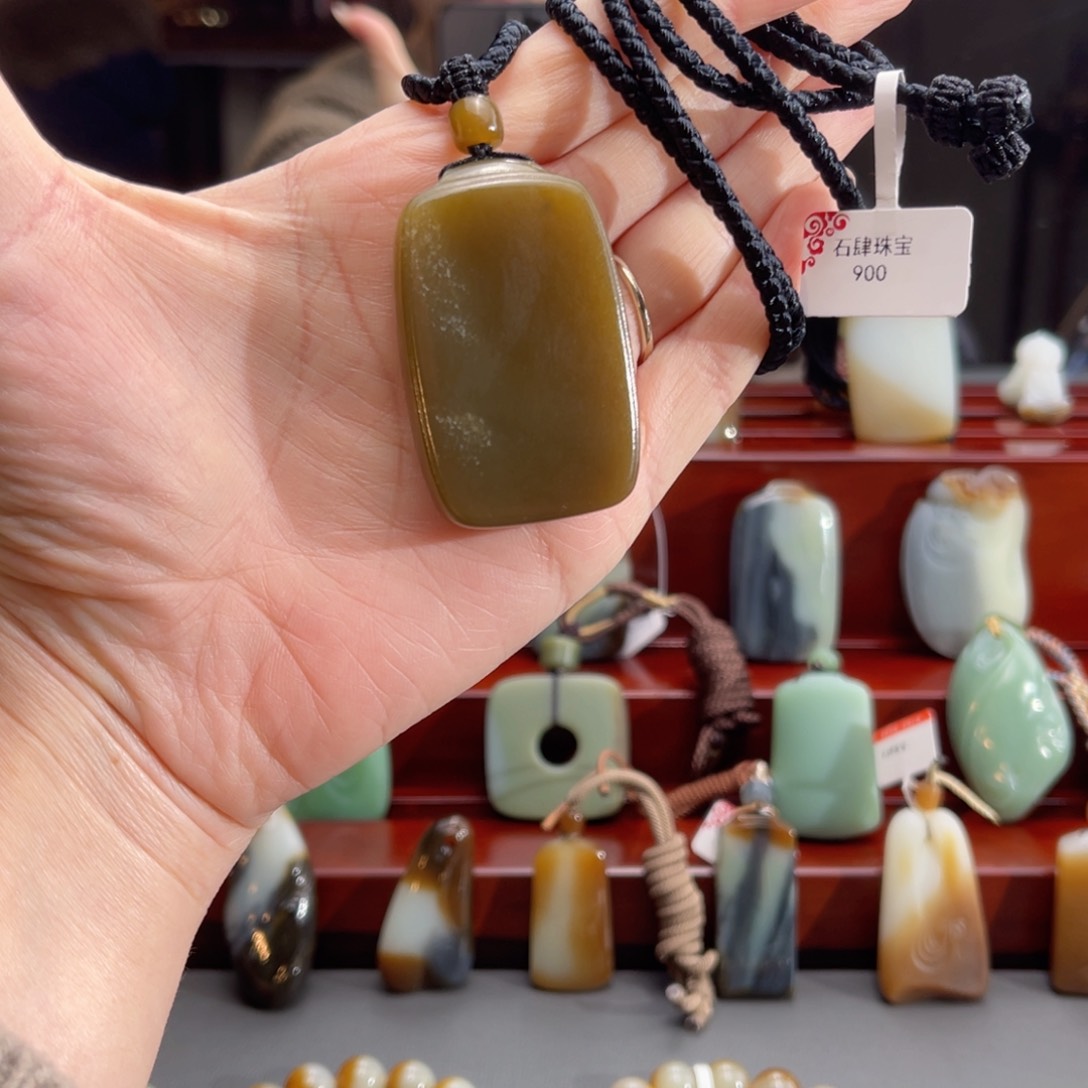 和田玉颈饰未镶嵌