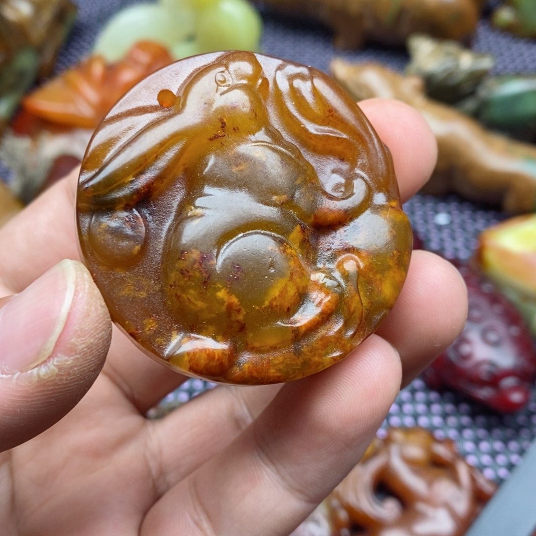 蛇纹石玉颈饰足银镀金镶嵌