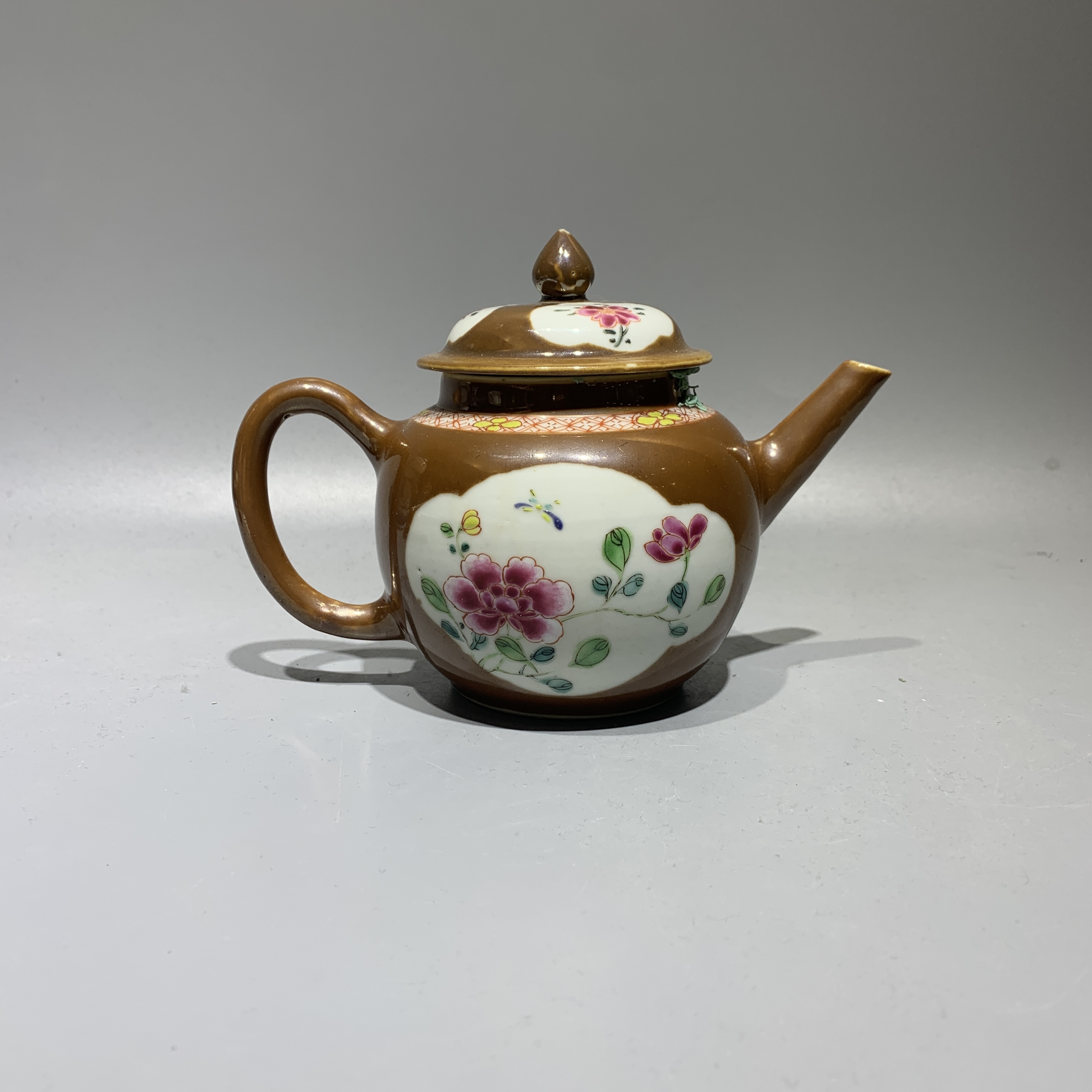 s001018.清雍正•粉彩开窗蝶恋花执壶【古董收藏】