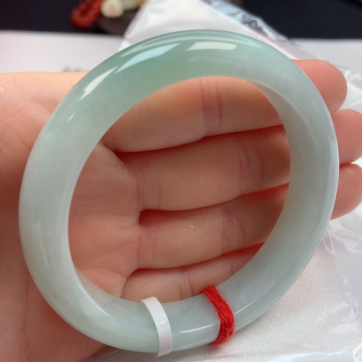 翡翠手镯未镶嵌57圈圈