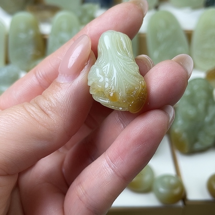 钧***儿和田玉（糖玉）未镶嵌颈饰