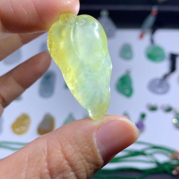 翡翠颈饰未镶嵌叶子