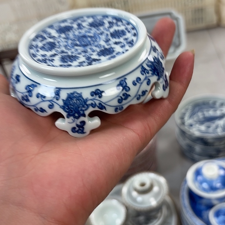 瓷片青花缠枝莲板凳盖至