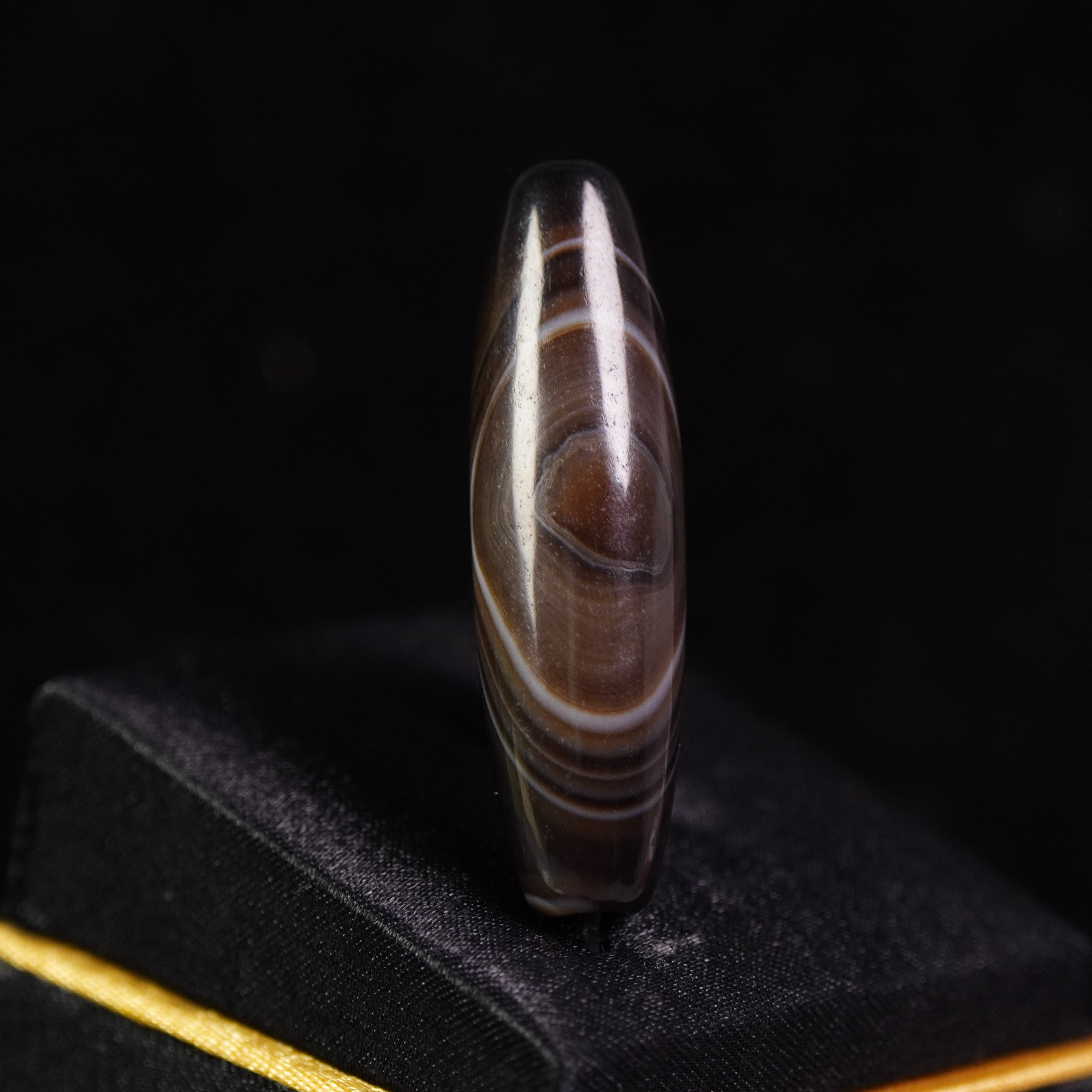 十九世纪带眼缠丝玛瑙勒子【文物宝库】FY251015087