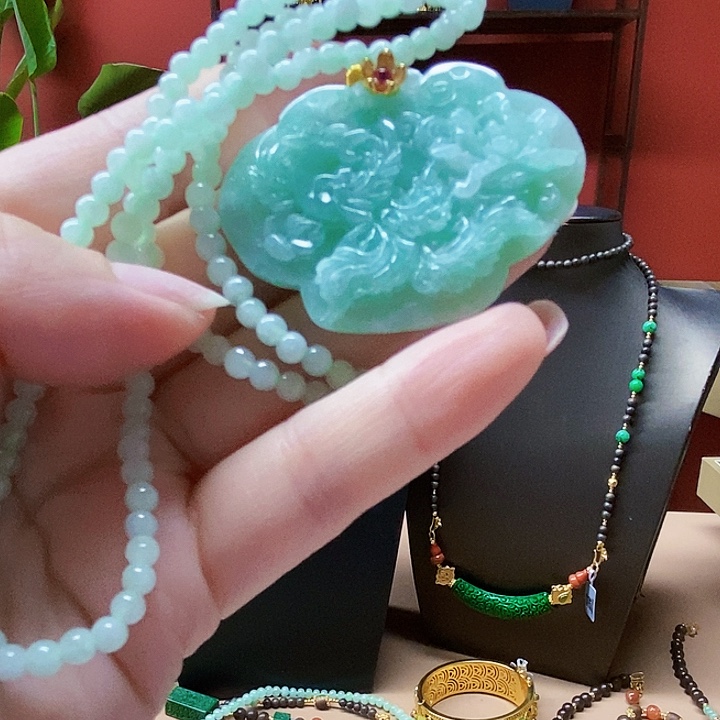 翡翠未镶嵌颈饰吊坠