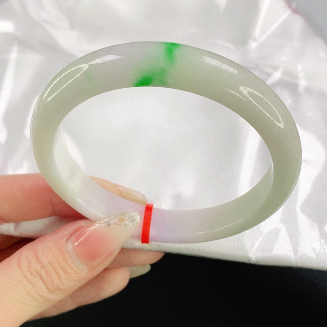 翡翠手镯未镶嵌56圈口