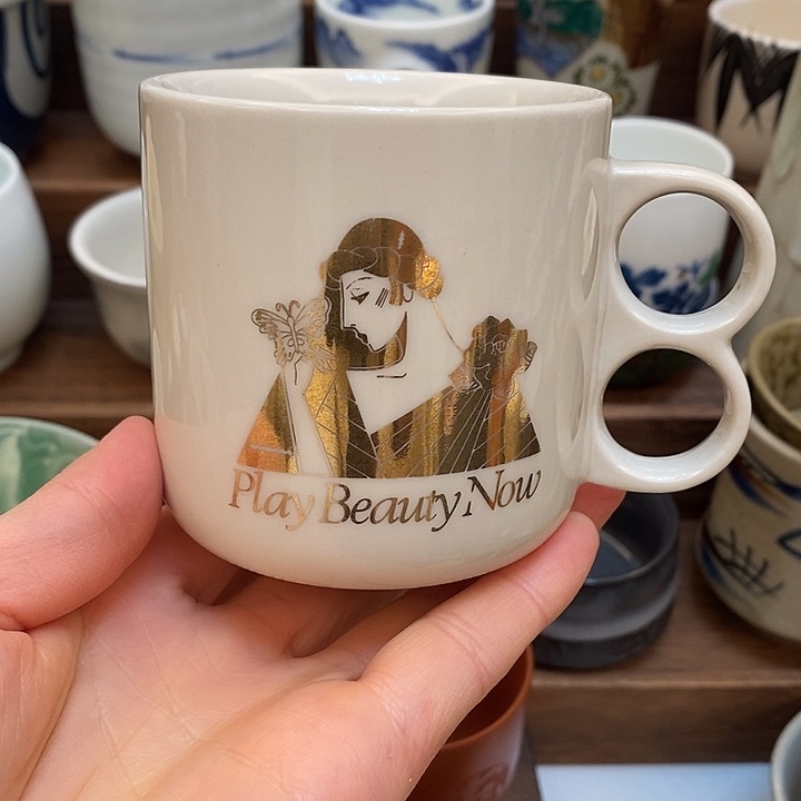    中古物品默认微瑕，谨慎参拍，满18包邮！