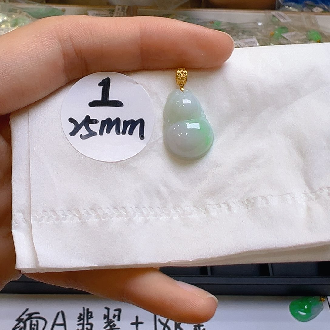 翡翠18K金镶嵌颈饰翡翠