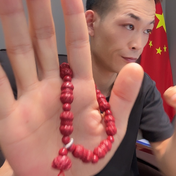 手牵手一起走花开