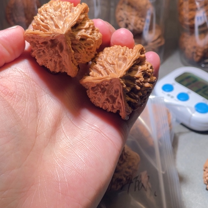 文玩核桃吊坠官帽三棱