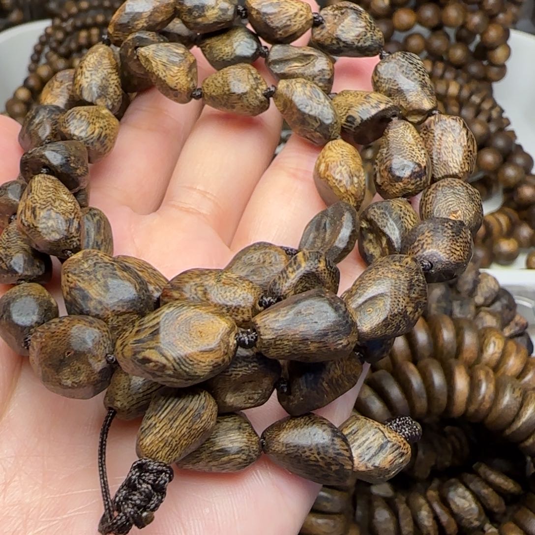 沉香手串过*多圈树丁包头老料33.3克绿奇