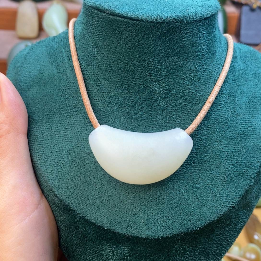 和田玉颈饰未镶嵌