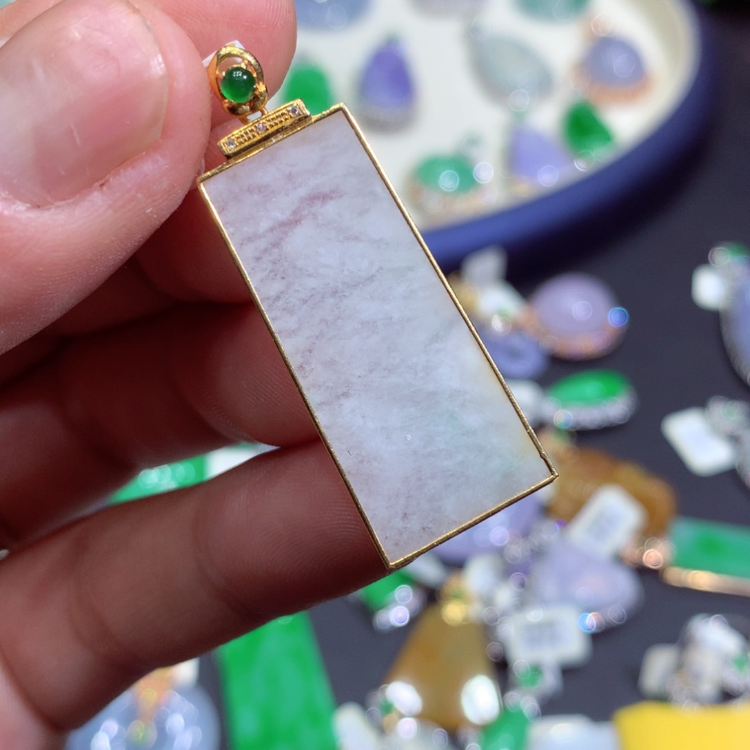 翡翠吊坠(赠链)18K金镶嵌