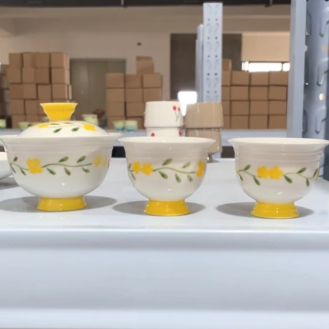 手绘黄色小花盖碗+2个小肚杯