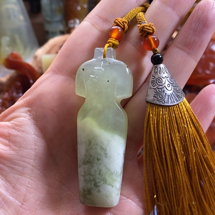 蛇纹石玉颈饰未镶嵌