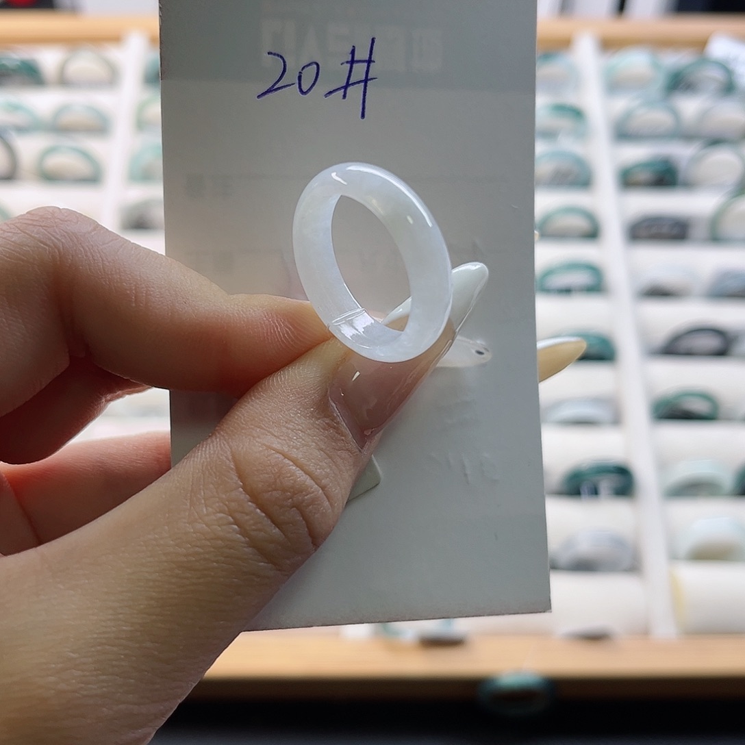 翡翠戒指未镶嵌翡翠